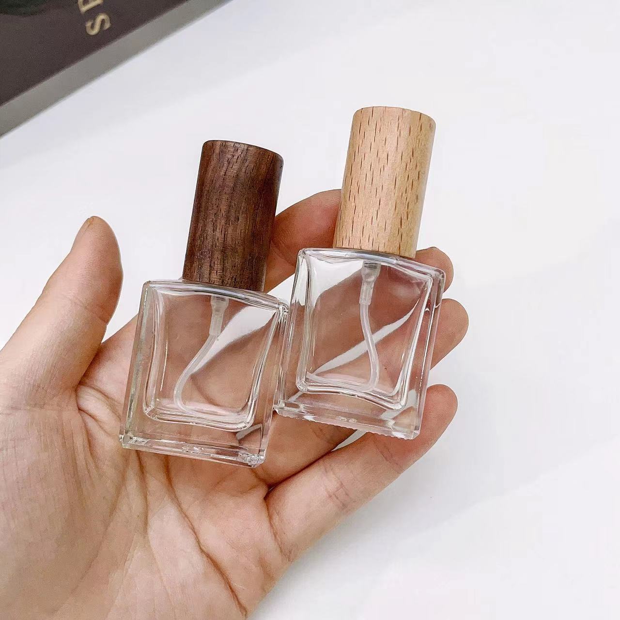 Perfume Fragrance House - زجاجة بخاخ عطر من الزجاج السميك