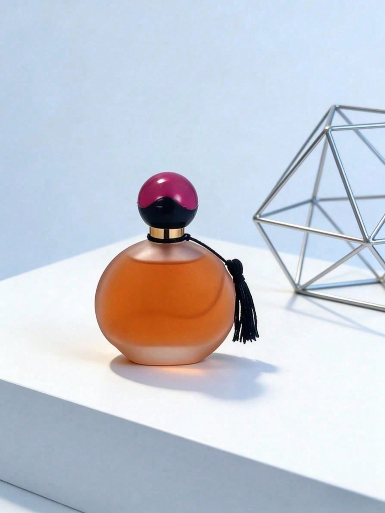 عطر فاخر للجنسين برائحة خشبية  - مراجعة Perfume Adrien Fragrance وسعره