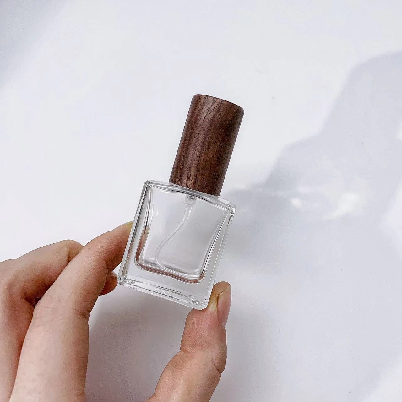 زجاجة بخاخ عطر من الزجاج السمي - مراجعة Perfume Fragrance House وسعره