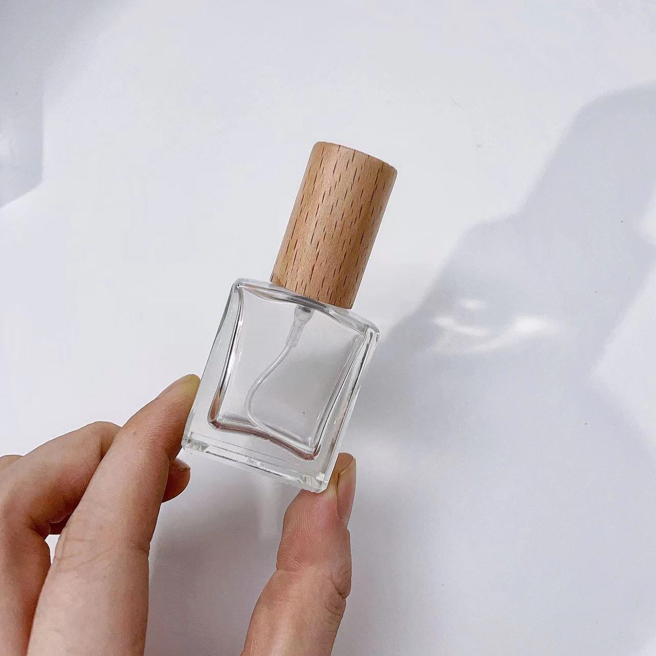 زجاجة بخاخ عطر من الزجاج السمي - مراجعة Perfume Fragrance House وسعره